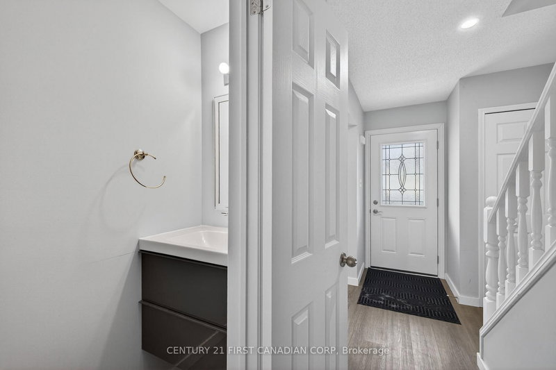 55 - 70 Chapman Crt, London North, N6G 4Z4 | Image 3