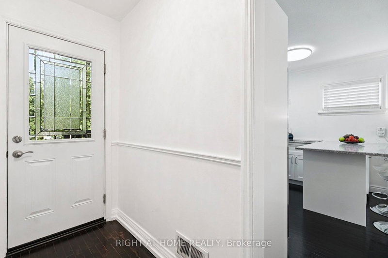 105 Glenridge Ave, St. Catharines, L2R 4X5 | Image 2