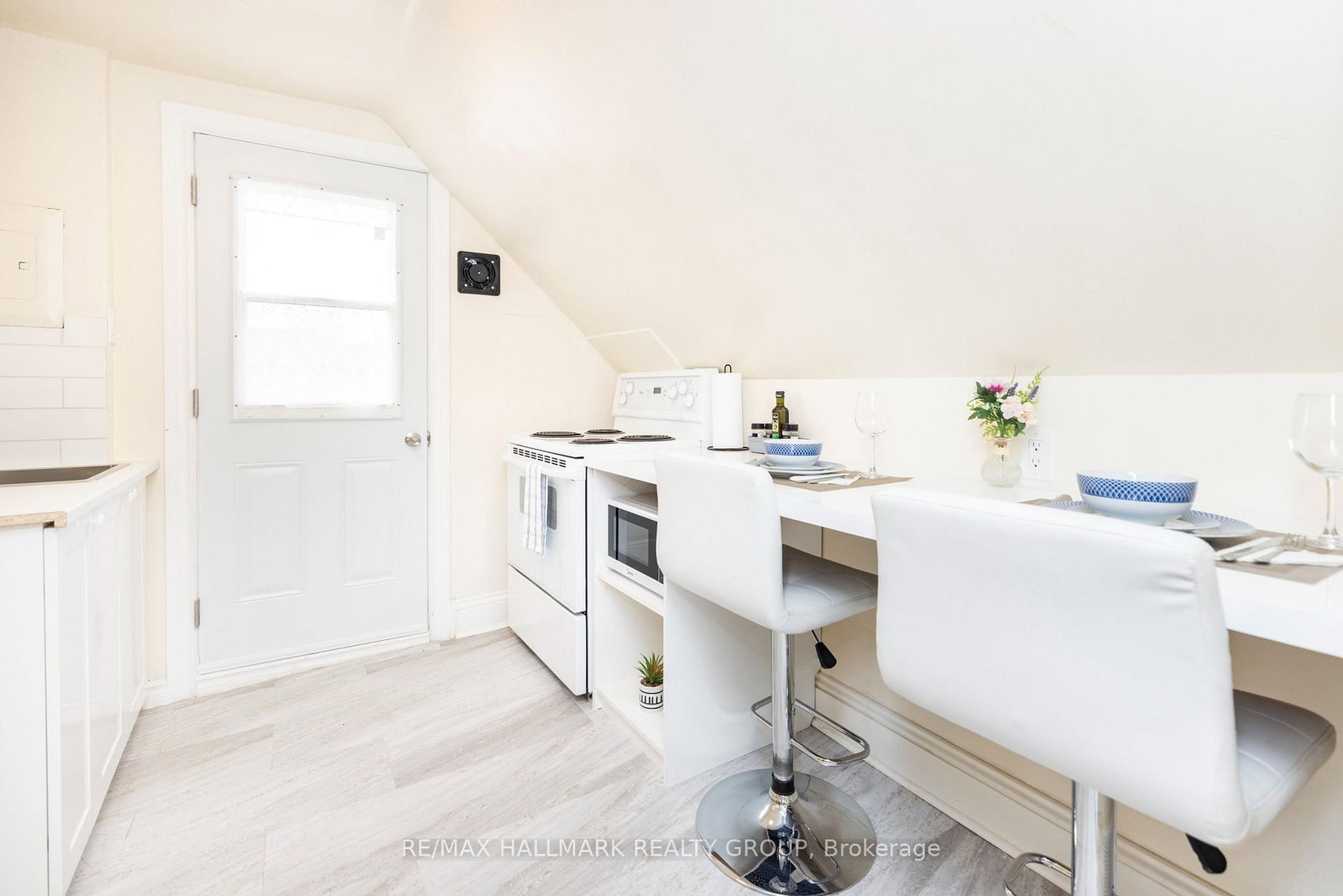 456 BRONSON Avenue, Unit 2 - Photo 11