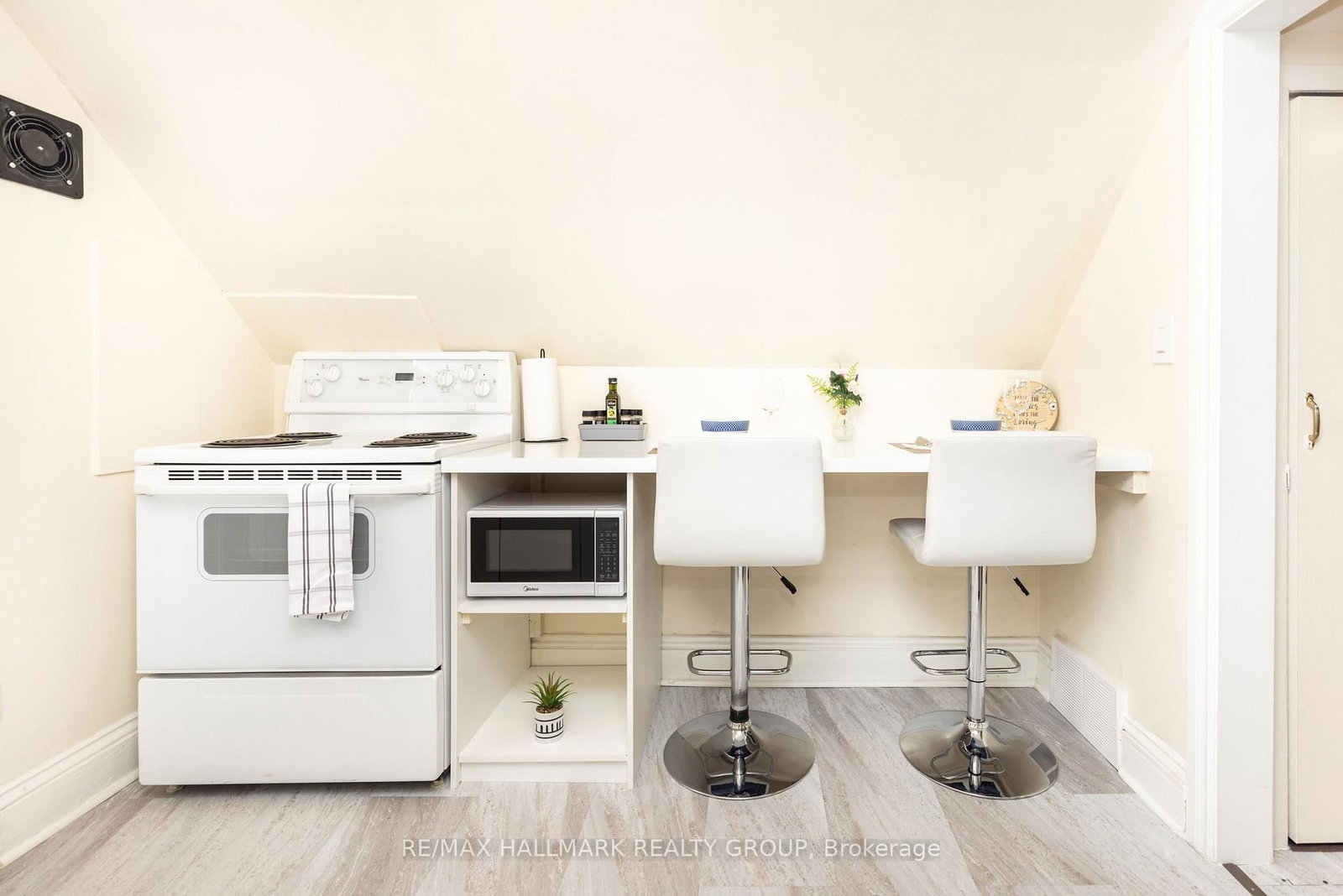 456 BRONSON Avenue, Unit 2 - Photo 5