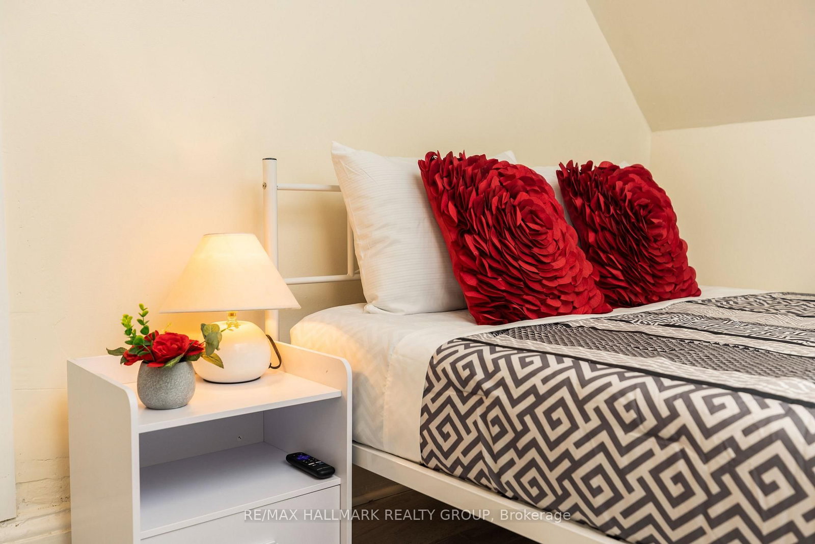 456 BRONSON Avenue, Unit 2 - Photo 9