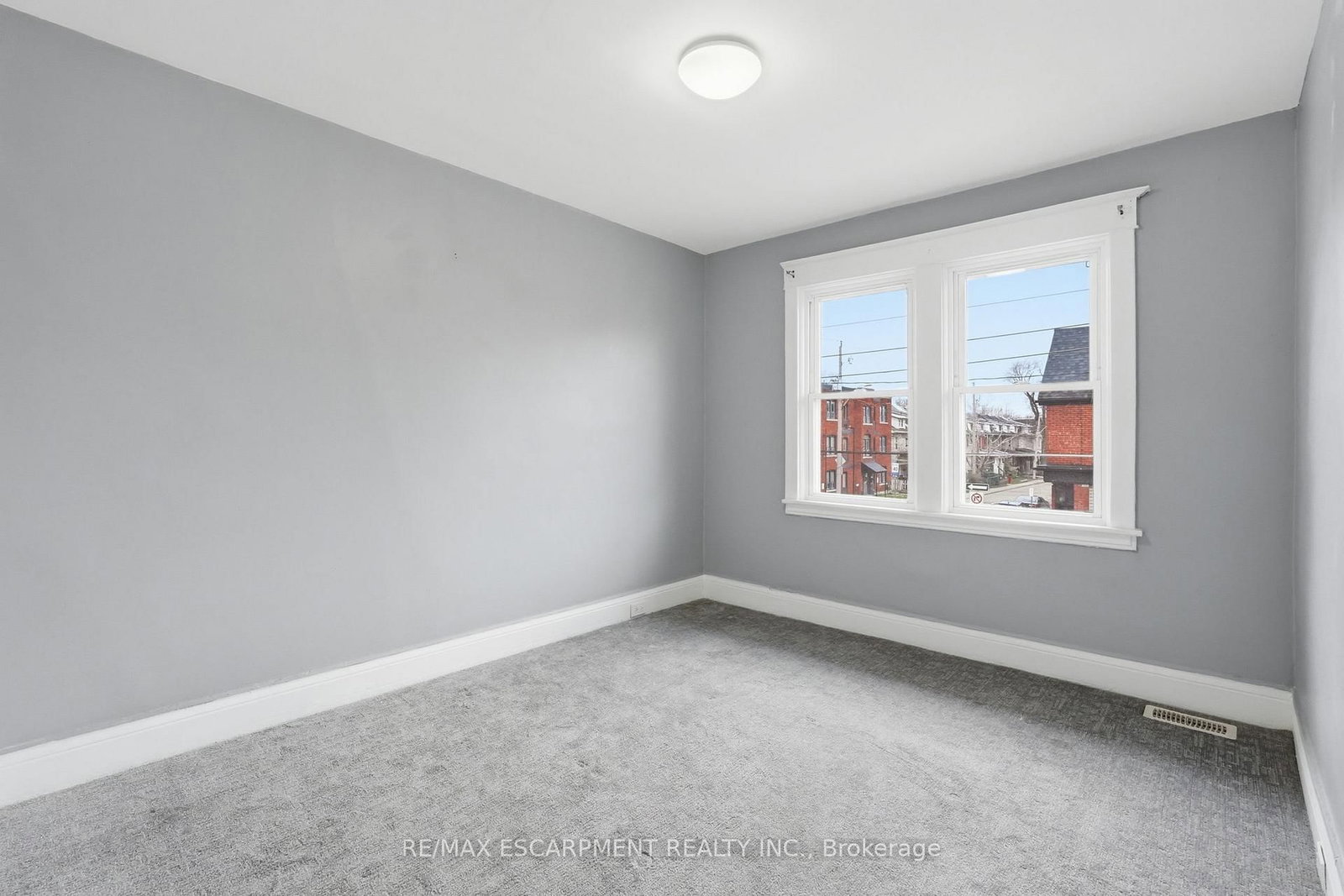 Detached House for sale at 570 Cannon Street, Hamilton, Ontario, L8L 2G4 - Gibson - MLS: X12965960