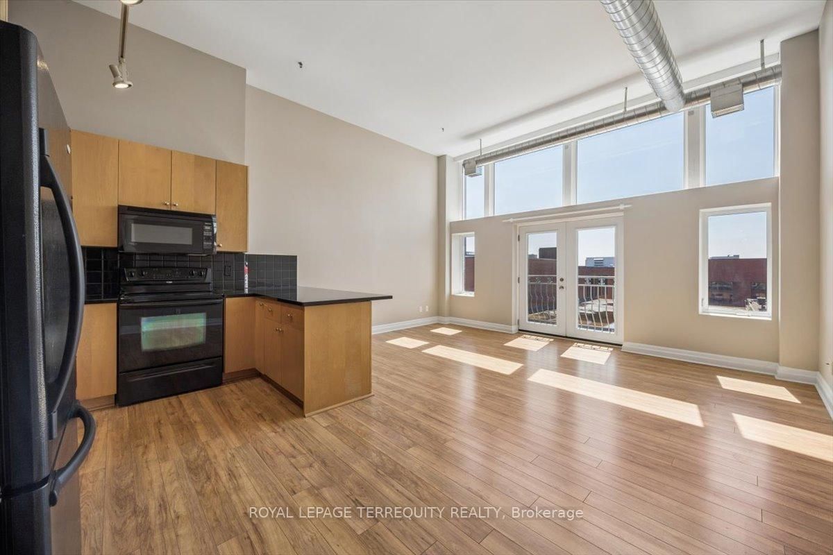 276 King Street W, Unit 301 - Photo 16
