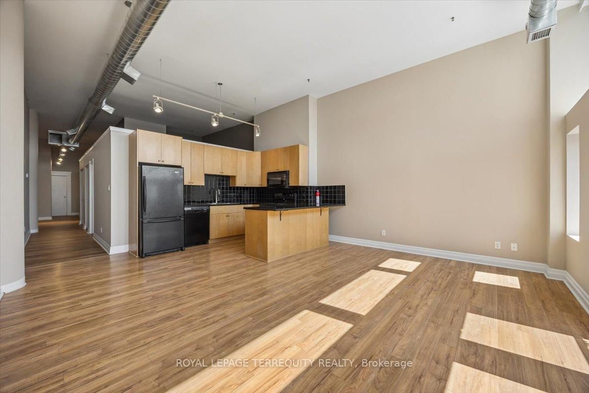 276 King Street W, Unit 301 - Photo 17
