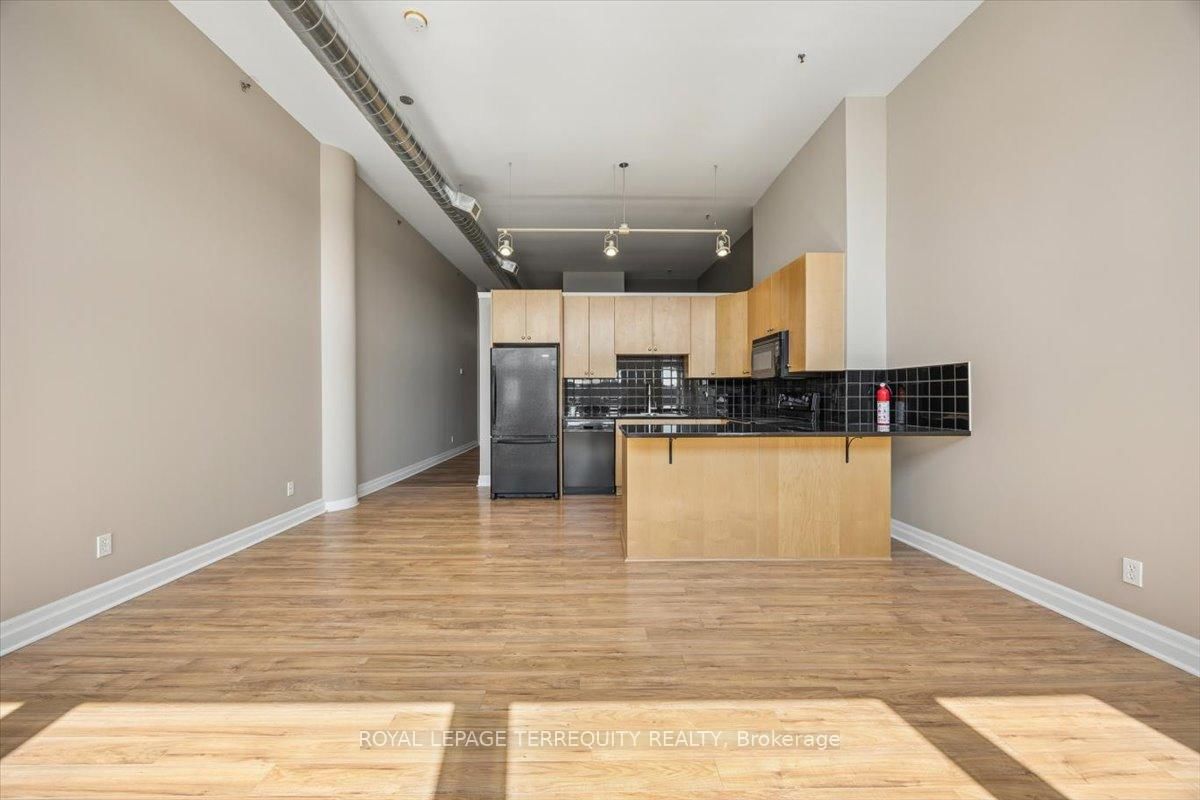 276 King Street W, Unit 301 - Photo 18