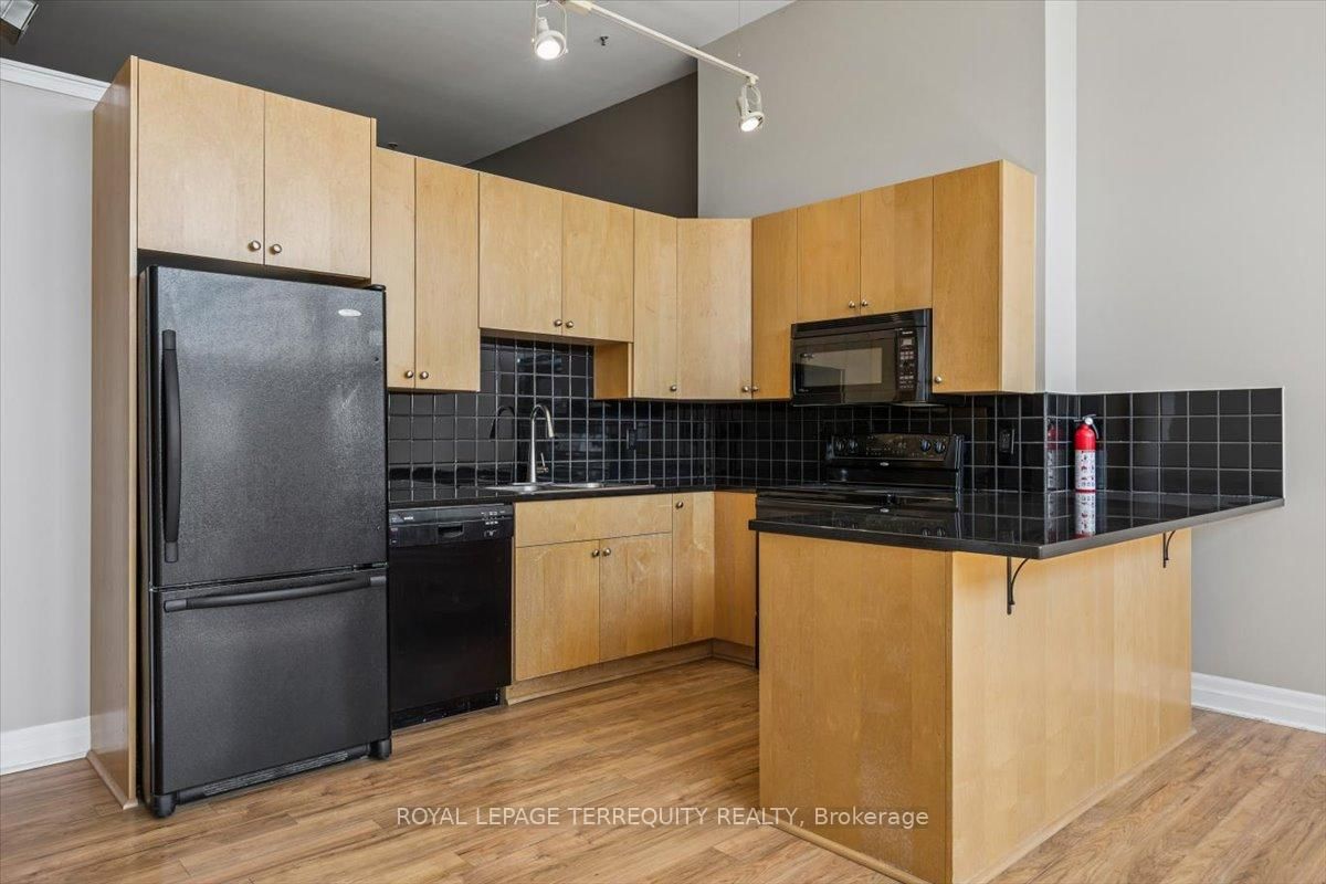 276 King Street W, Unit 301 - Photo 20