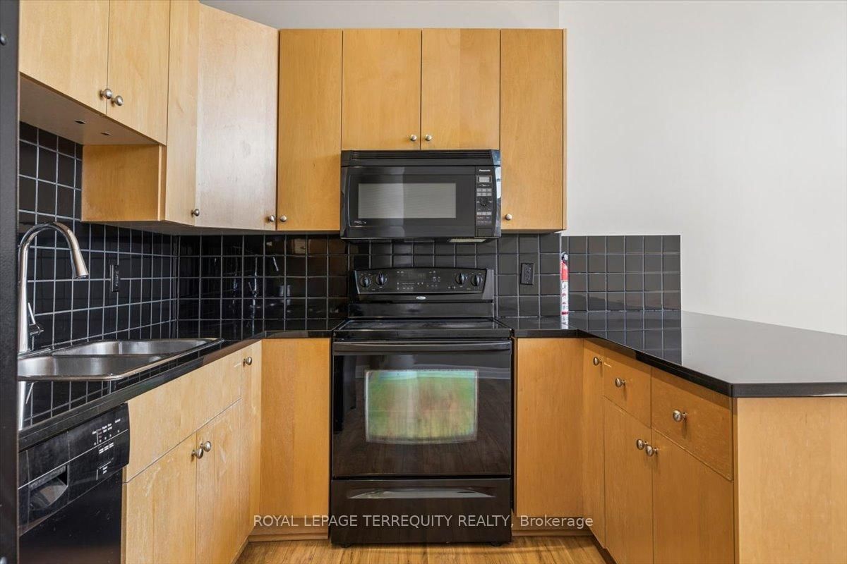 276 King Street W, Unit 301 - Photo 21