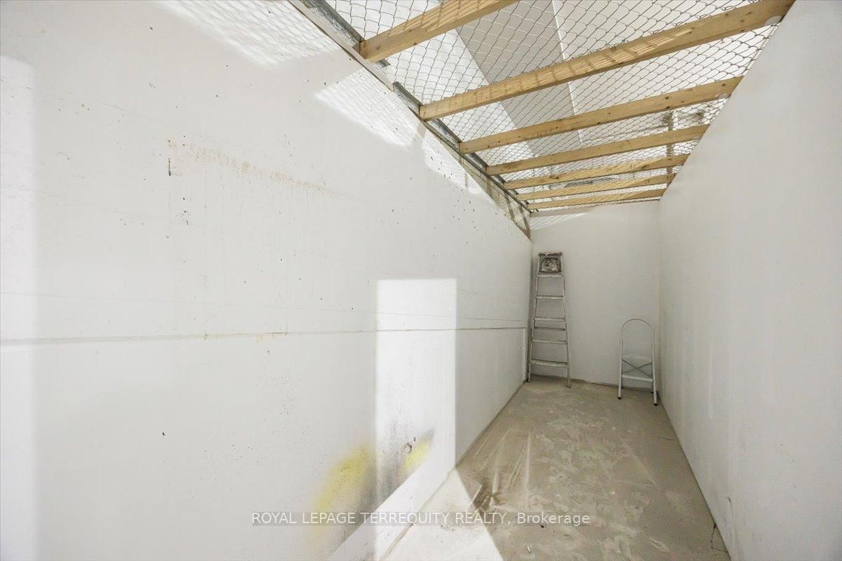 276 King Street W, Unit 301 - Photo 28