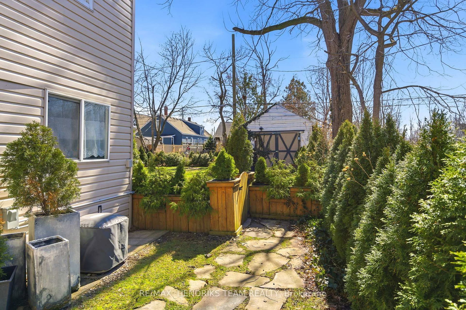 Detached House for sale at 229 Jarvis Street, Fort Erie, Ontario, L2A 2S7 - Central - MLS: X12966102