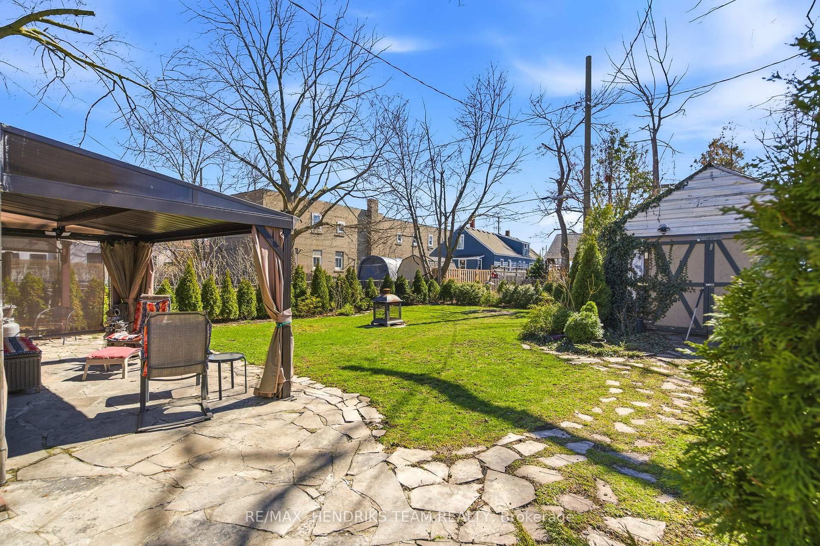 Detached House for sale at 229 Jarvis Street, Fort Erie, Ontario, L2A 2S7 - Central - MLS: X12966102