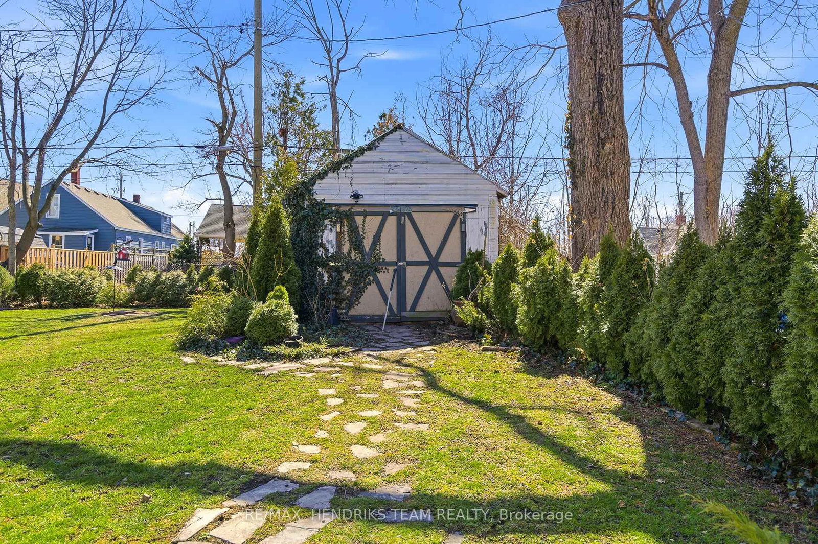 Detached House for sale at 229 Jarvis Street, Fort Erie, Ontario, L2A 2S7 - Central - MLS: X12966102