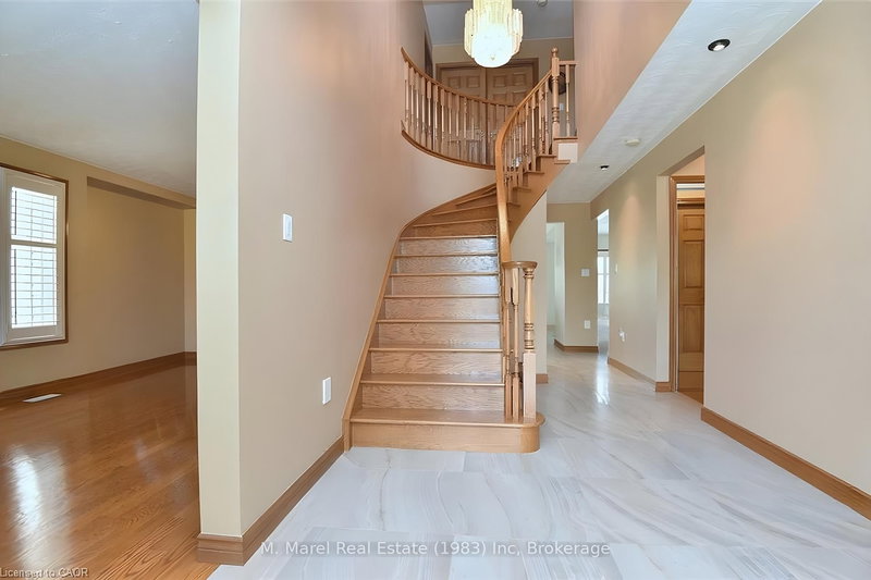 1223 Upper Paradise Rd, Hamilton, L9B 2P2 | Image 2