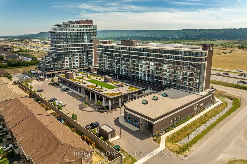home for lease on 714-550 North Service Road