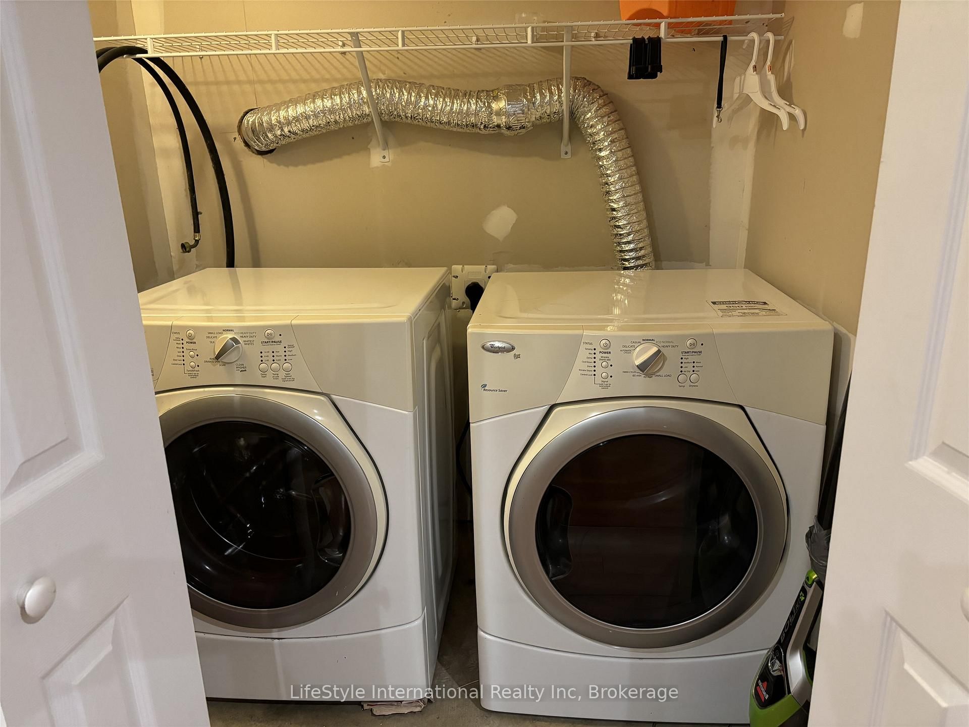 114 CLAIRFIELDS Drive W, Unit Lower