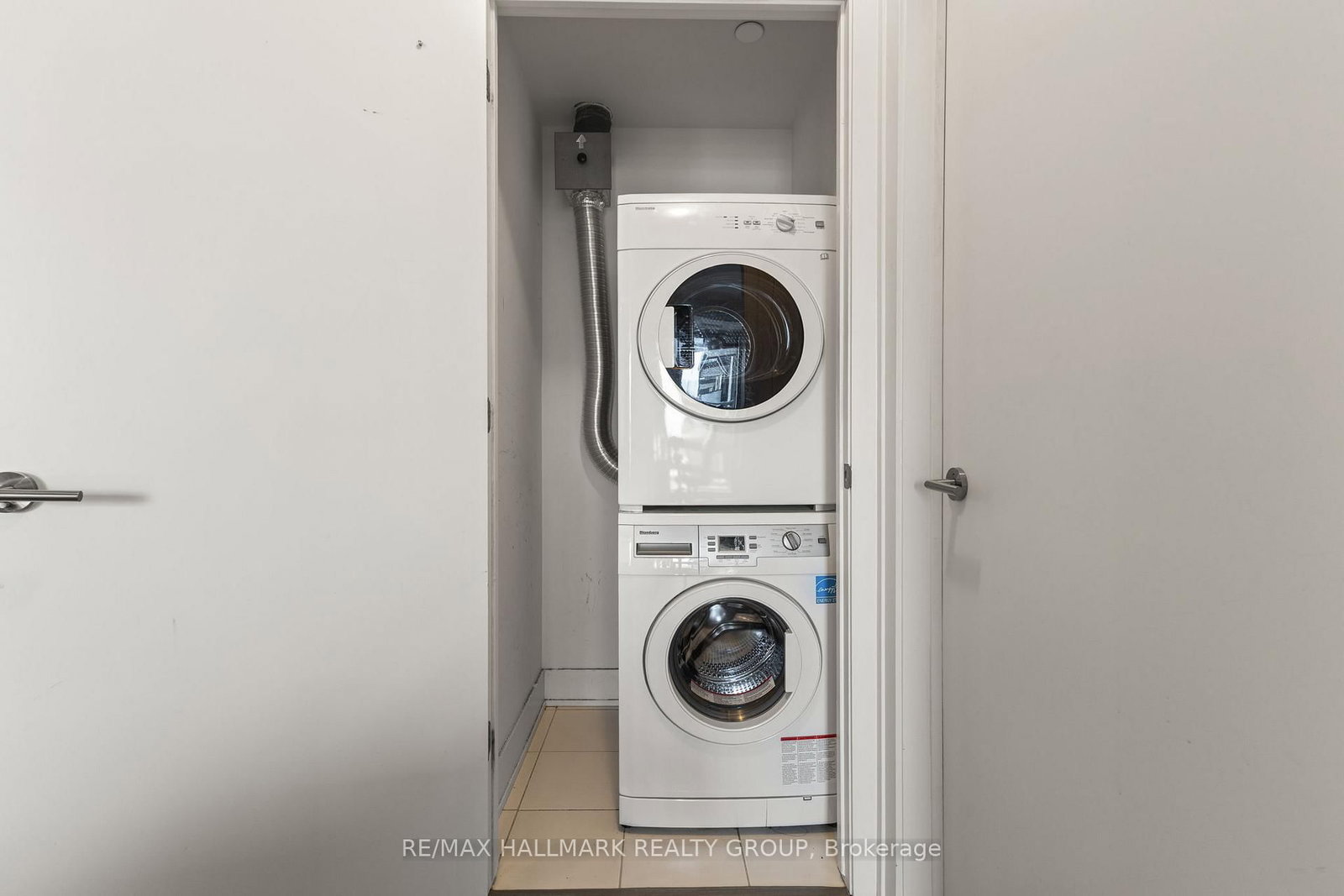 411 Mackay Street, Unit 418 - Photo 15