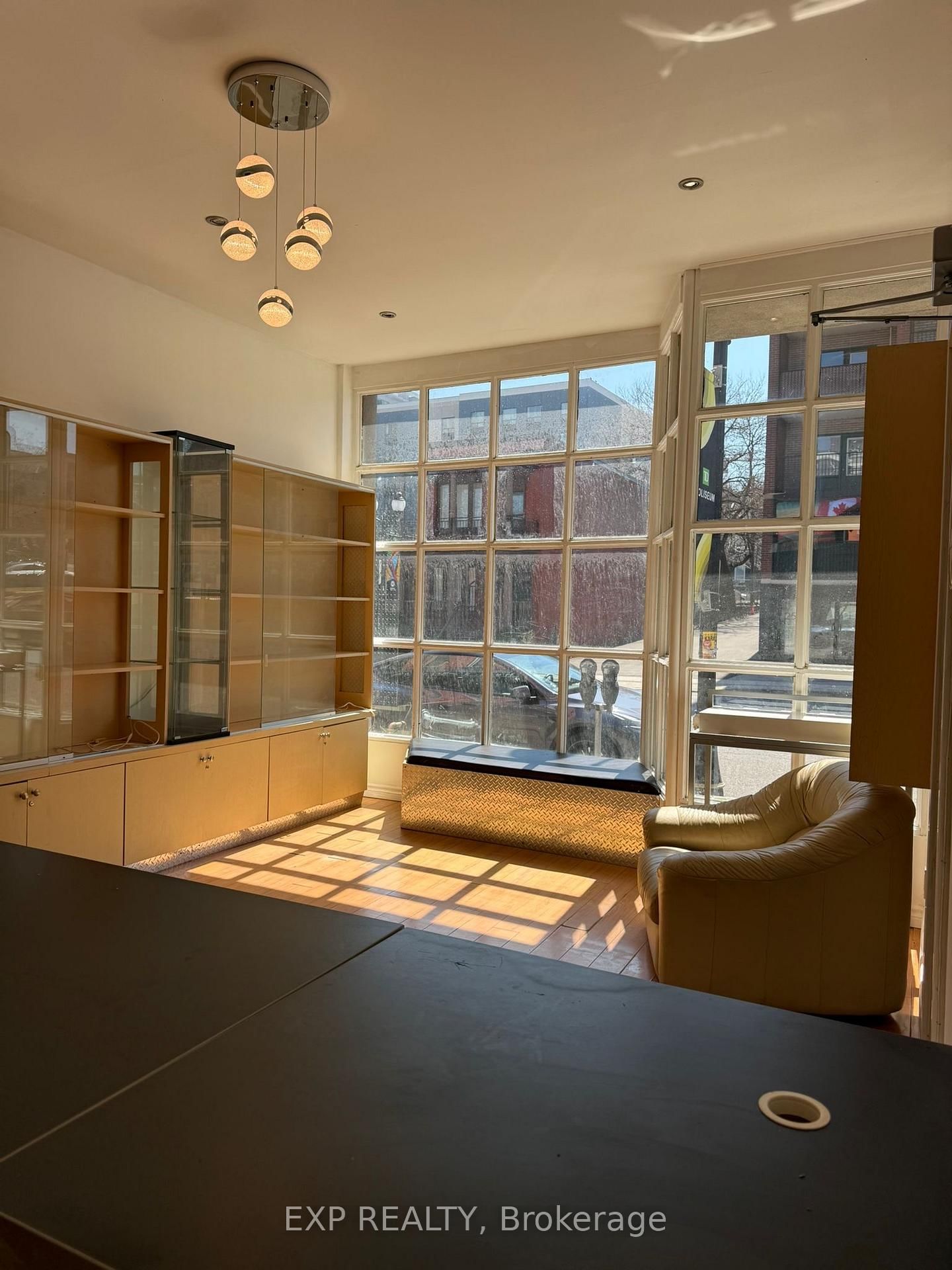 250 King Street W - Photo 4