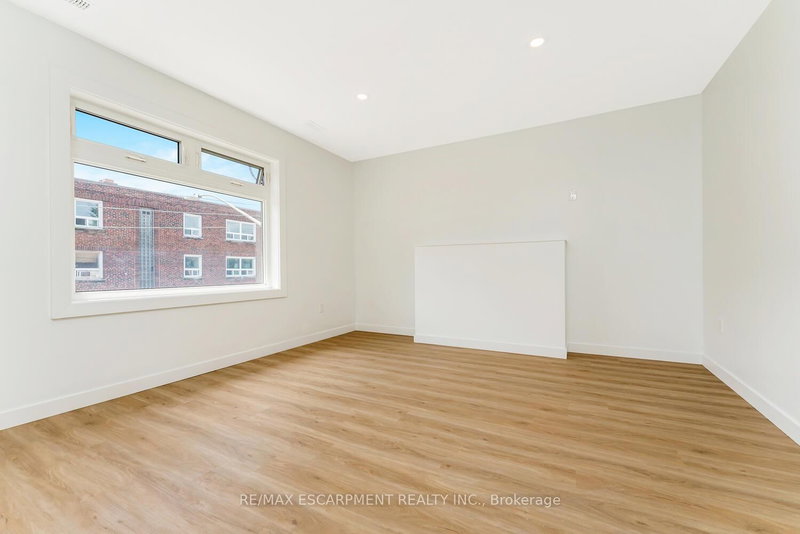 8 - 127 Victoria Ave S, Hamilton, L8N 2S9 | Image 3