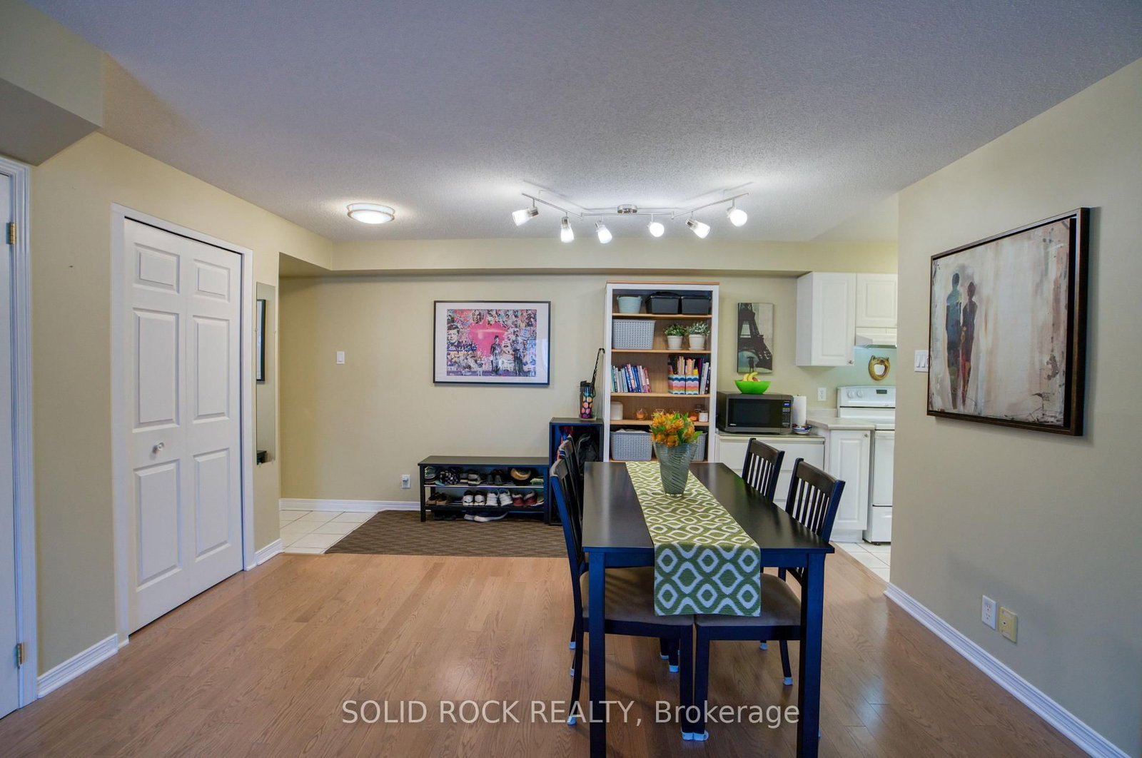 429 Somerset Street W, Unit 209 - Photo 10