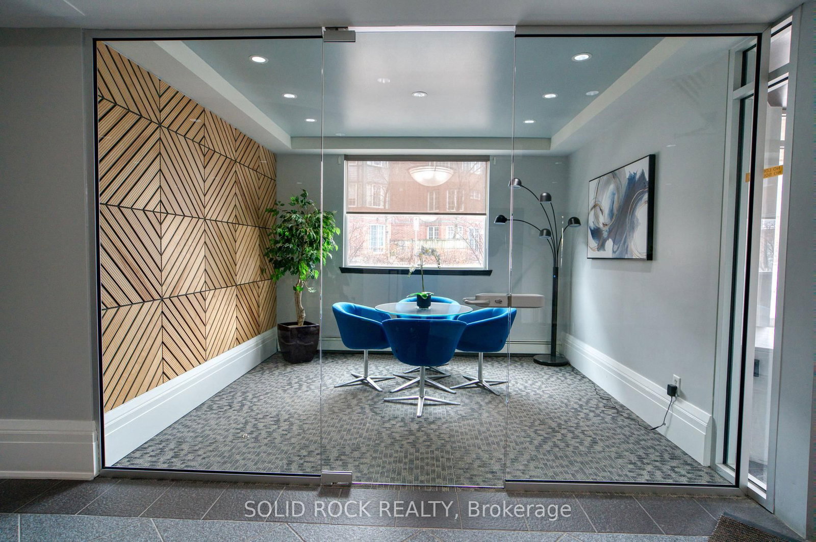 429 Somerset Street W, Unit 209 - Photo 3