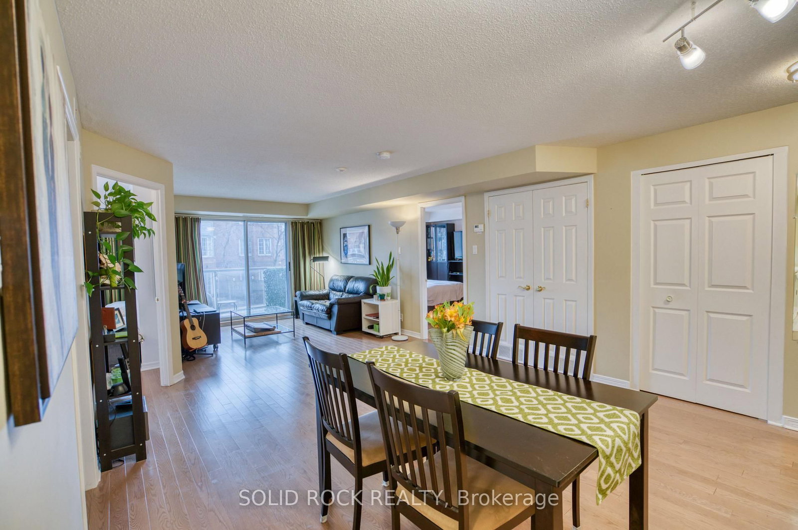 429 Somerset Street W, Unit 209 - Photo 9