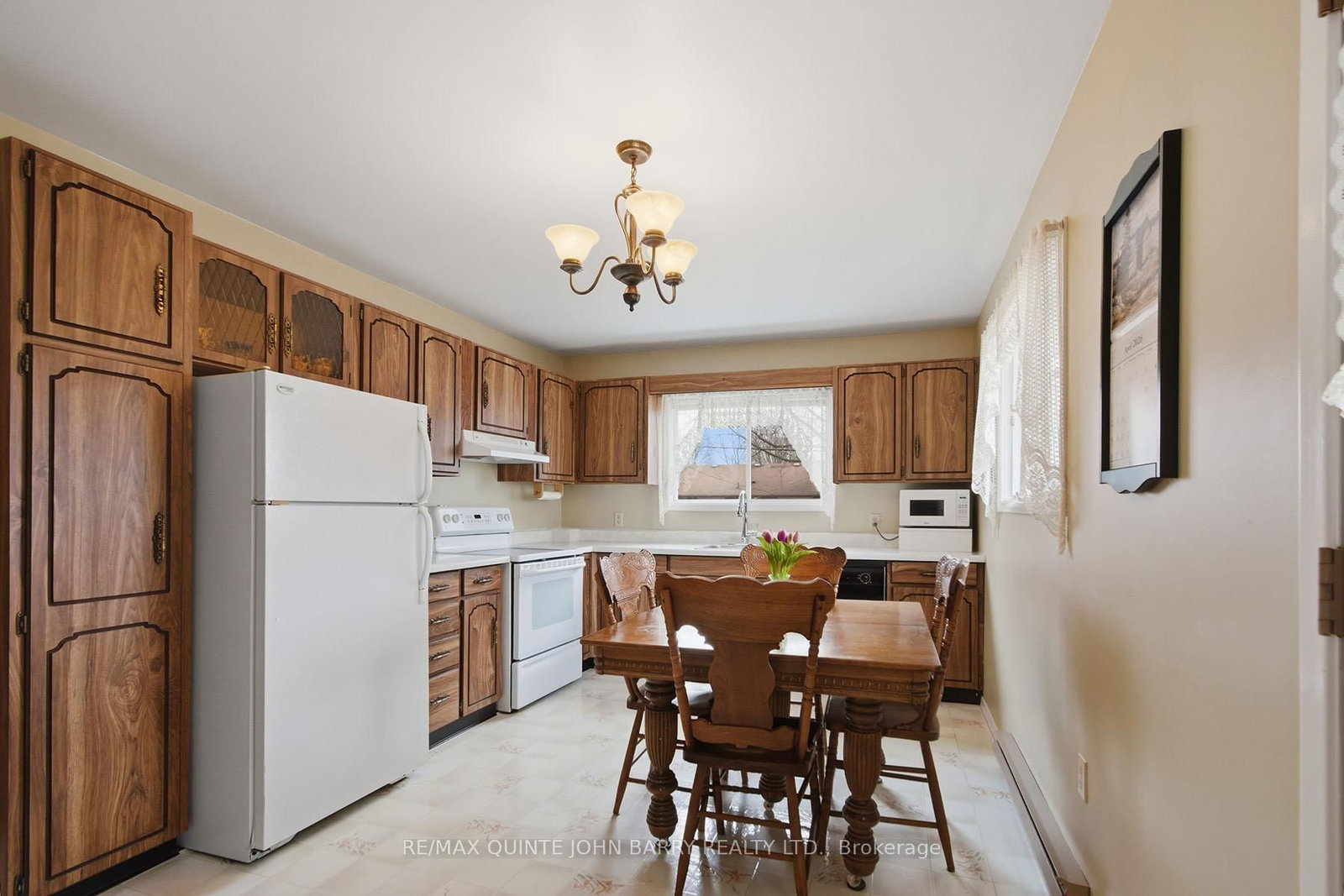 Detached House for sale at 35 Fourth Avenue, Quinte West, Ontario, K8V 5N5 - Trenton Ward - MLS: X12966644