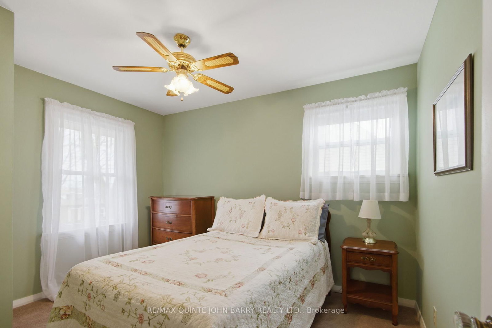 Detached House for sale at 35 Fourth Avenue, Quinte West, Ontario, K8V 5N5 - Trenton Ward - MLS: X12966644