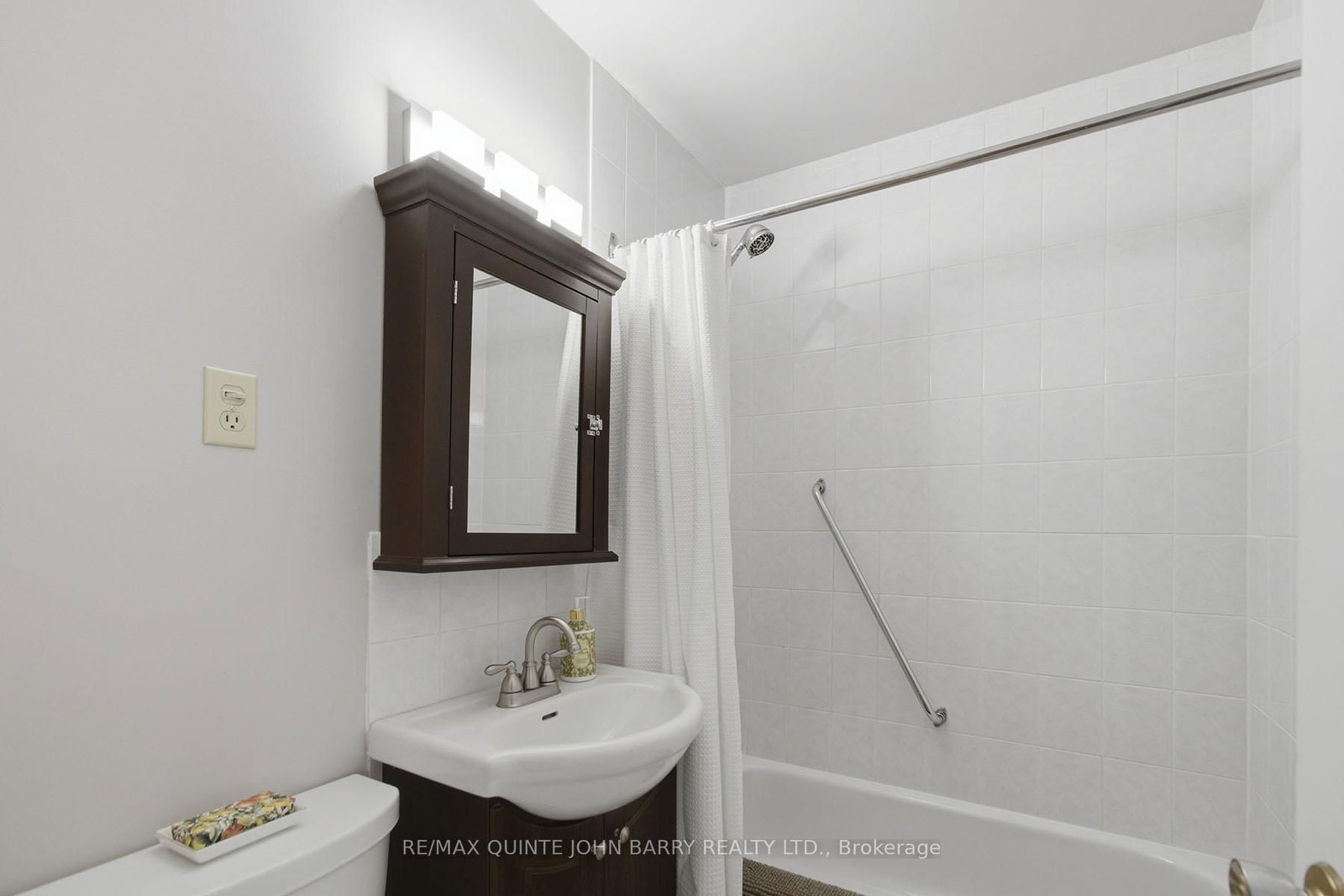 Detached House for sale at 35 Fourth Avenue, Quinte West, Ontario, K8V 5N5 - Trenton Ward - MLS: X12966644