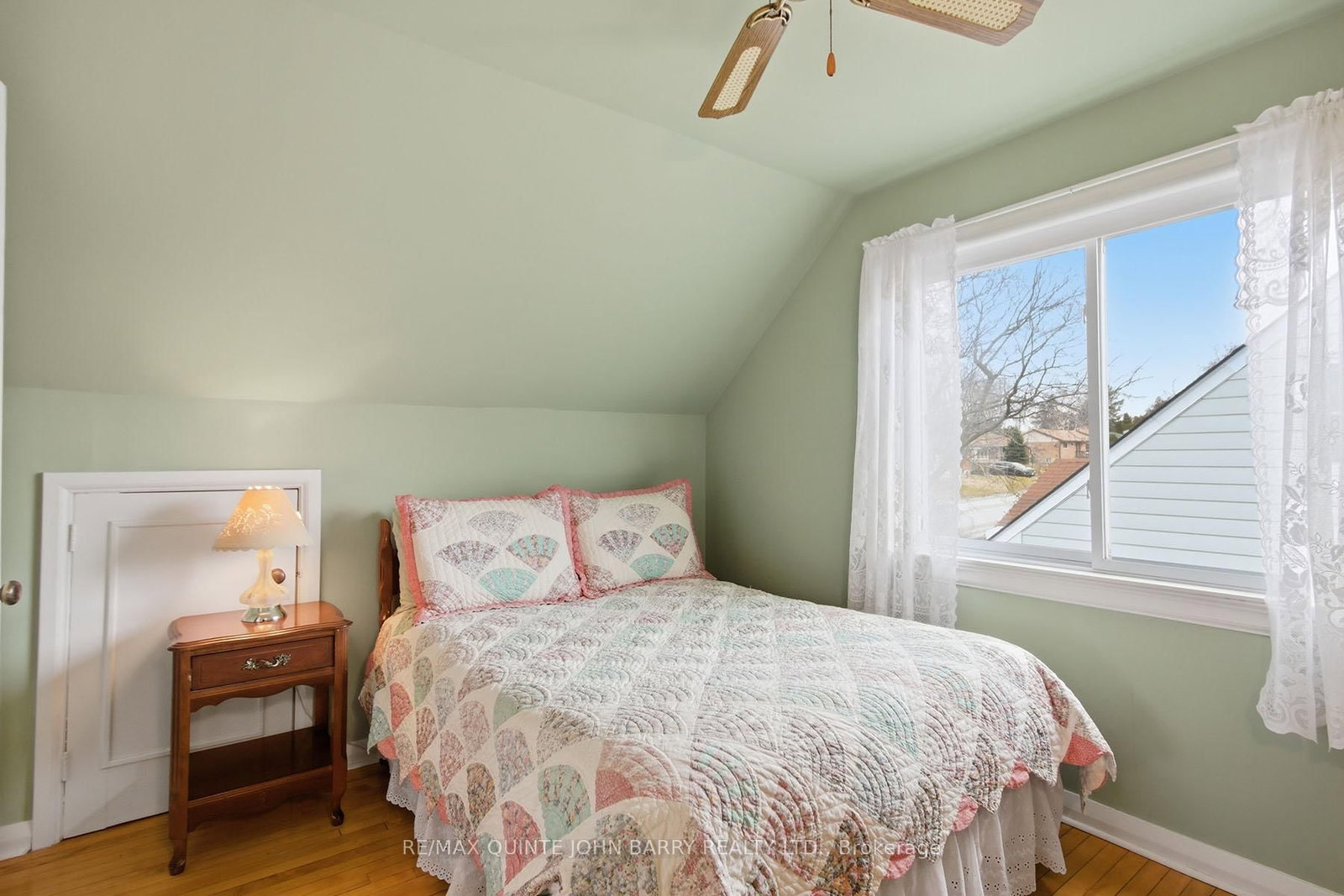 Detached House for sale at 35 Fourth Avenue, Quinte West, Ontario, K8V 5N5 - Trenton Ward - MLS: X12966644