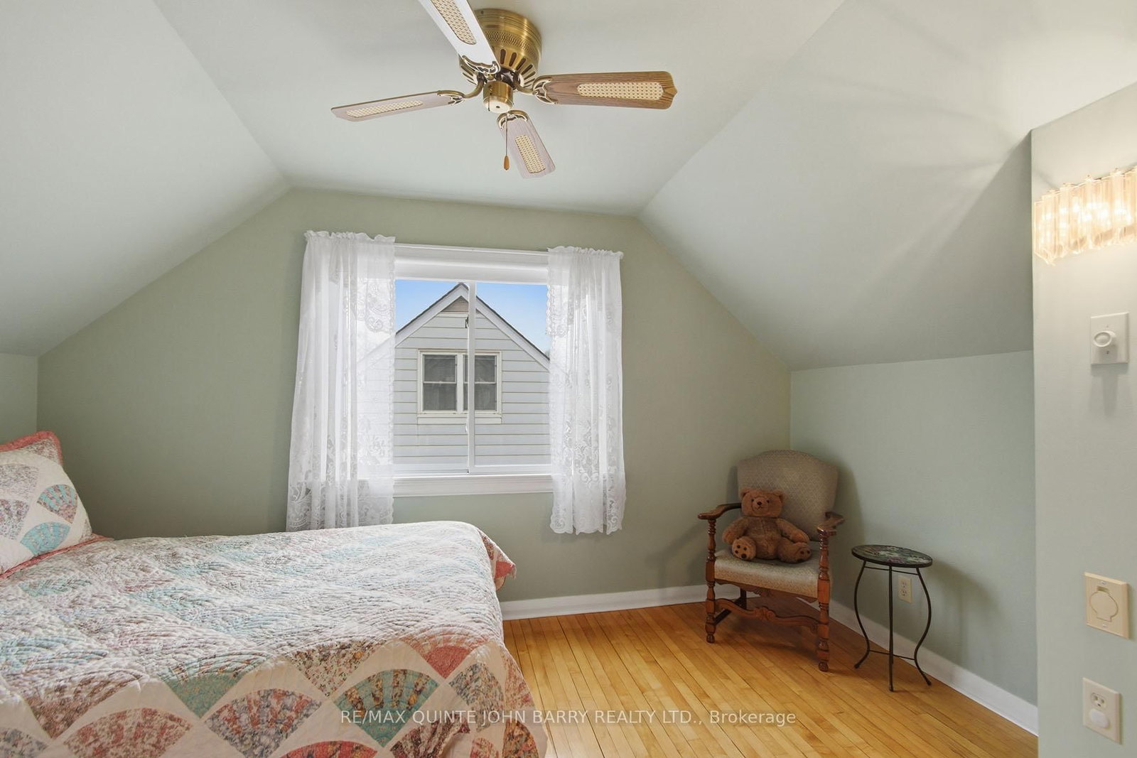 Detached House for sale at 35 Fourth Avenue, Quinte West, Ontario, K8V 5N5 - Trenton Ward - MLS: X12966644