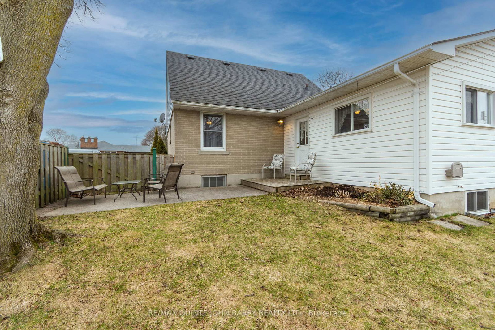 Detached House for sale at 35 Fourth Avenue, Quinte West, Ontario, K8V 5N5 - Trenton Ward - MLS: X12966644