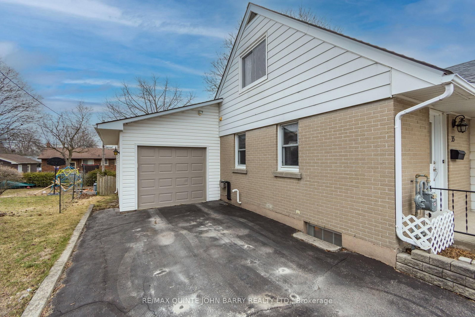 Detached House for sale at 35 Fourth Avenue, Quinte West, Ontario, K8V 5N5 - Trenton Ward - MLS: X12966644