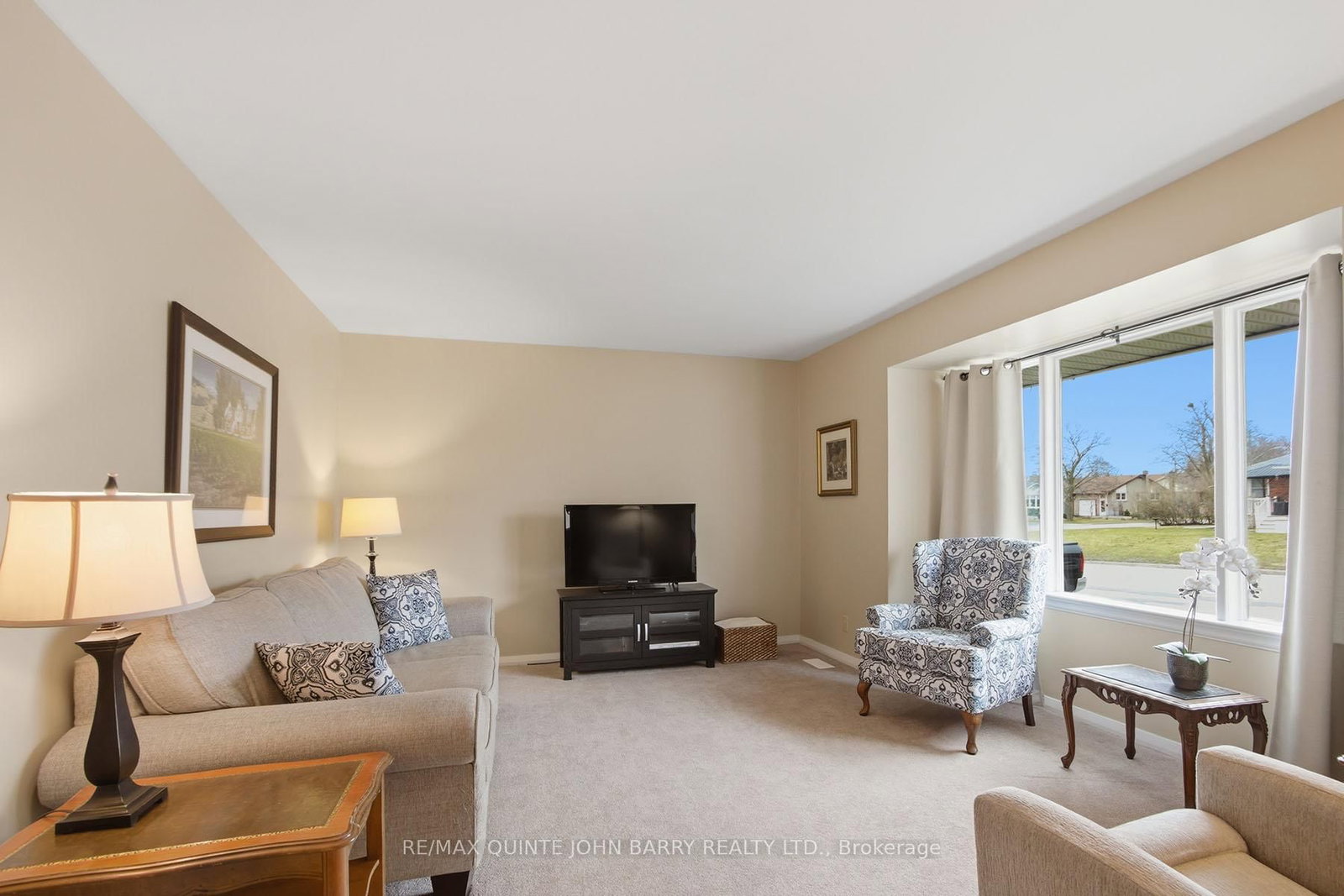 Detached House for sale at 35 Fourth Avenue, Quinte West, Ontario, K8V 5N5 - Trenton Ward - MLS: X12966644