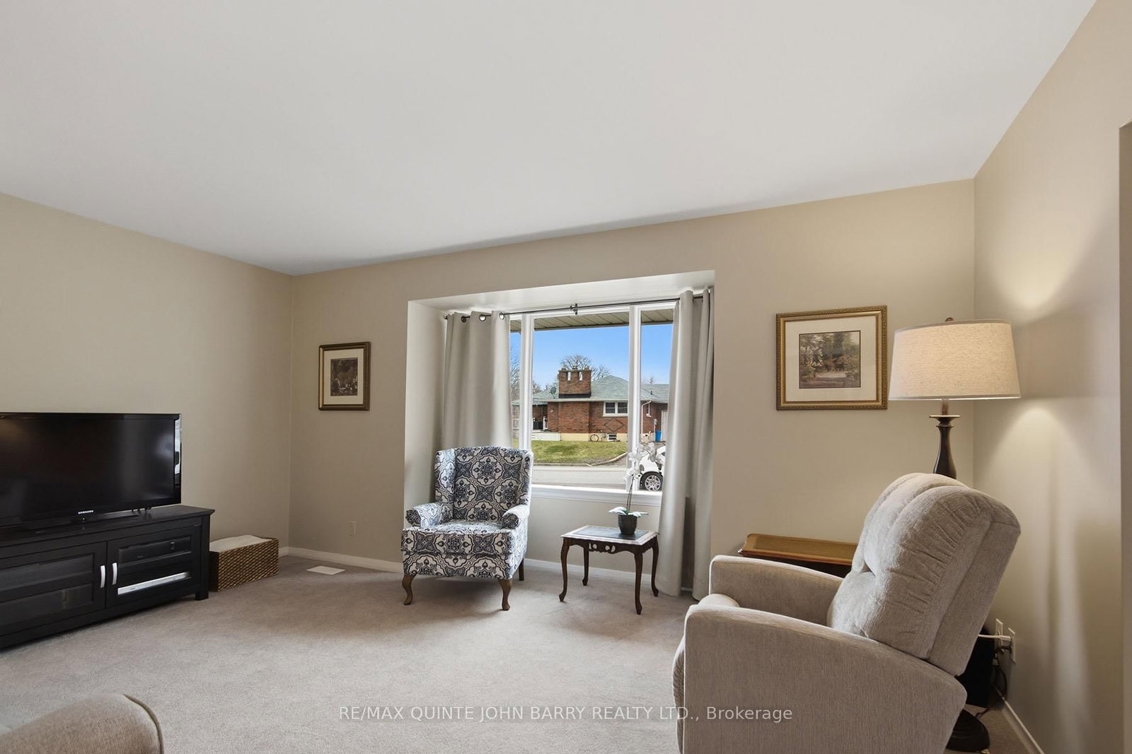 Detached House for sale at 35 Fourth Avenue, Quinte West, Ontario, K8V 5N5 - Trenton Ward - MLS: X12966644