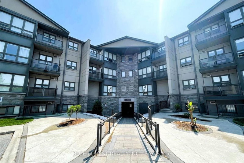 home for lease on 402-1 Jacksway Crescent