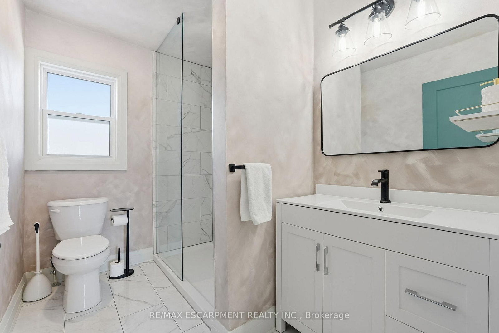 Detached House for sale at 286 East 18th Street, Hamilton, Ontario, L9A 4P6 - Inch Park - MLS: X12966850