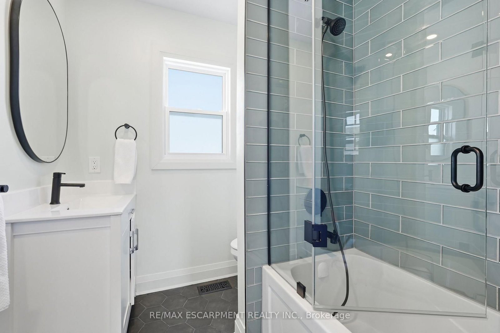 Detached House for sale at 286 East 18th Street, Hamilton, Ontario, L9A 4P6 - Inch Park - MLS: X12966850