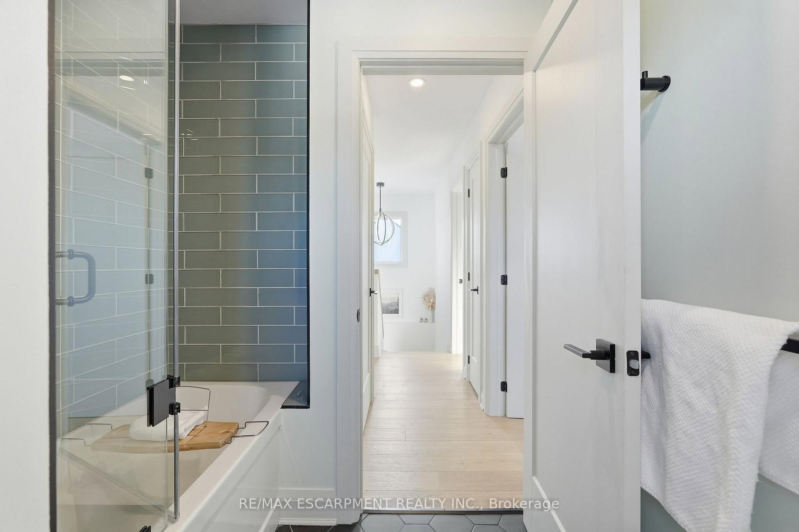 Detached House for sale at 286 East 18th Street, Hamilton, Ontario, L9A 4P6 - Inch Park - MLS: X12966850