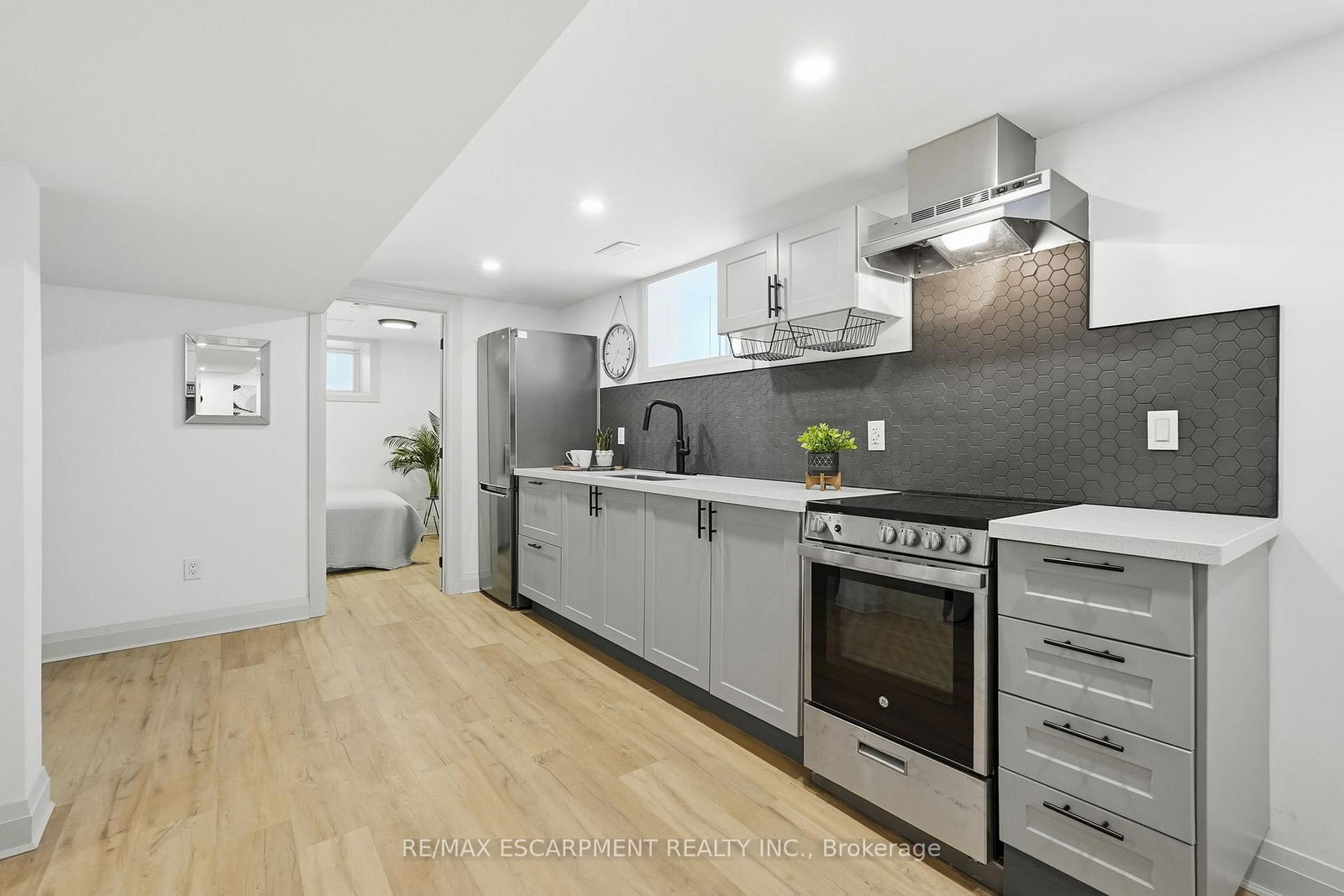 Detached House for sale at 286 East 18th Street, Hamilton, Ontario, L9A 4P6 - Inch Park - MLS: X12966850