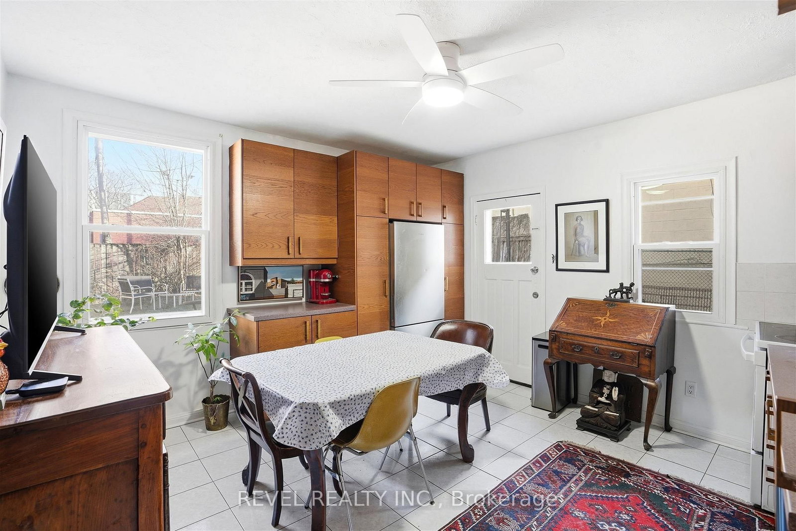 164 Macnab Street N - Photo 14