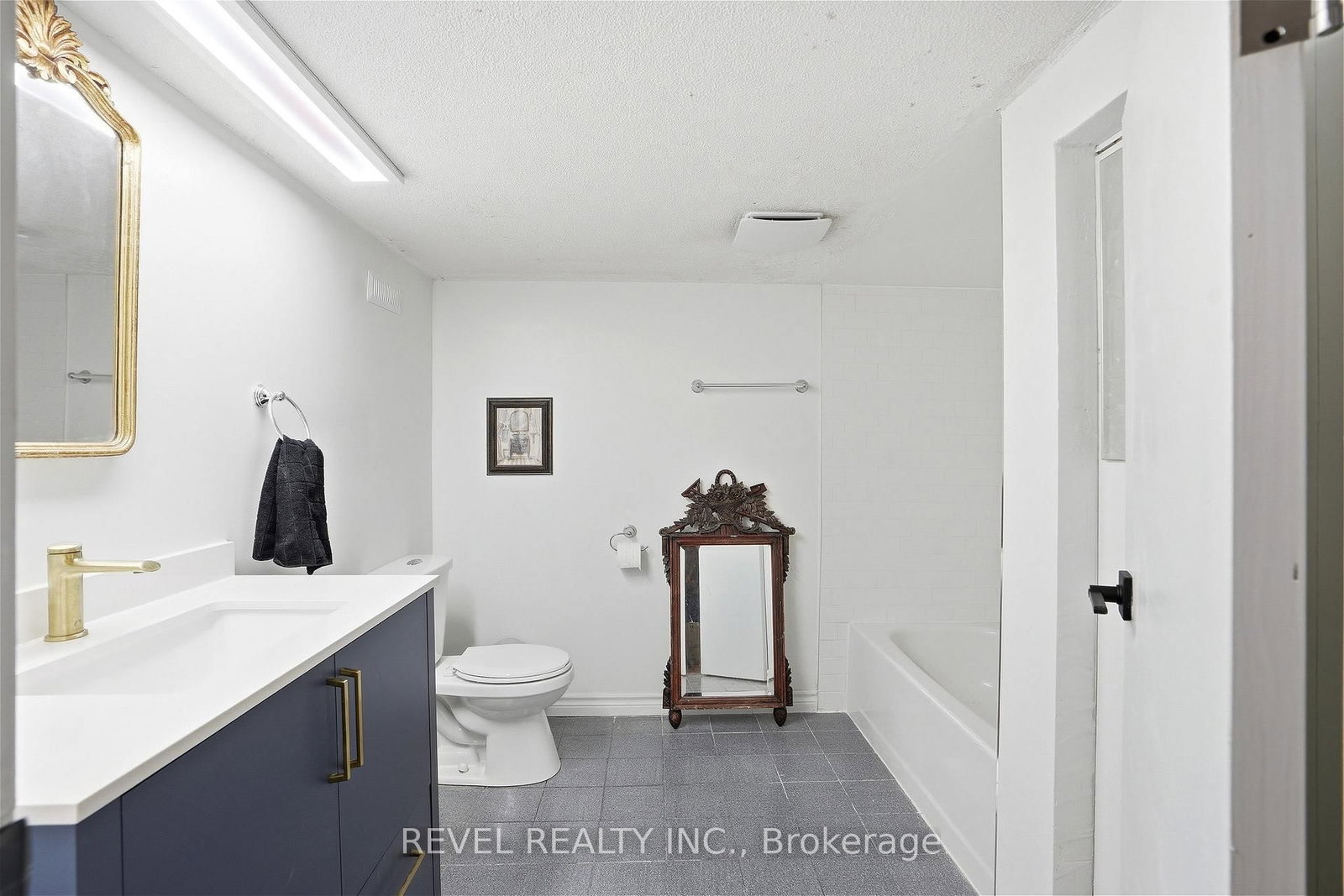 164 Macnab Street N - Photo 25