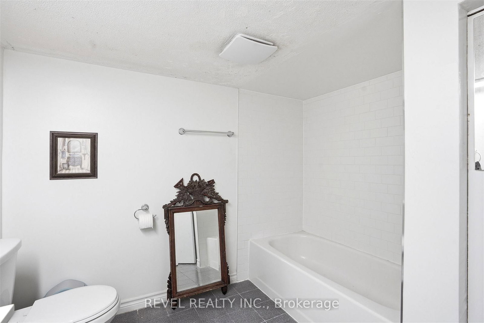 164 Macnab Street N - Photo 26