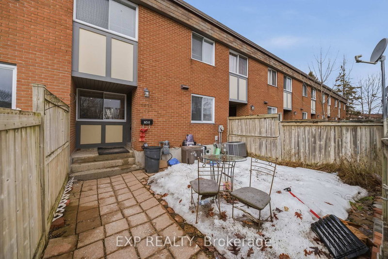 11 - 1675 Heatherington Rd, Ottawa, K1V 8V8 | Image 2