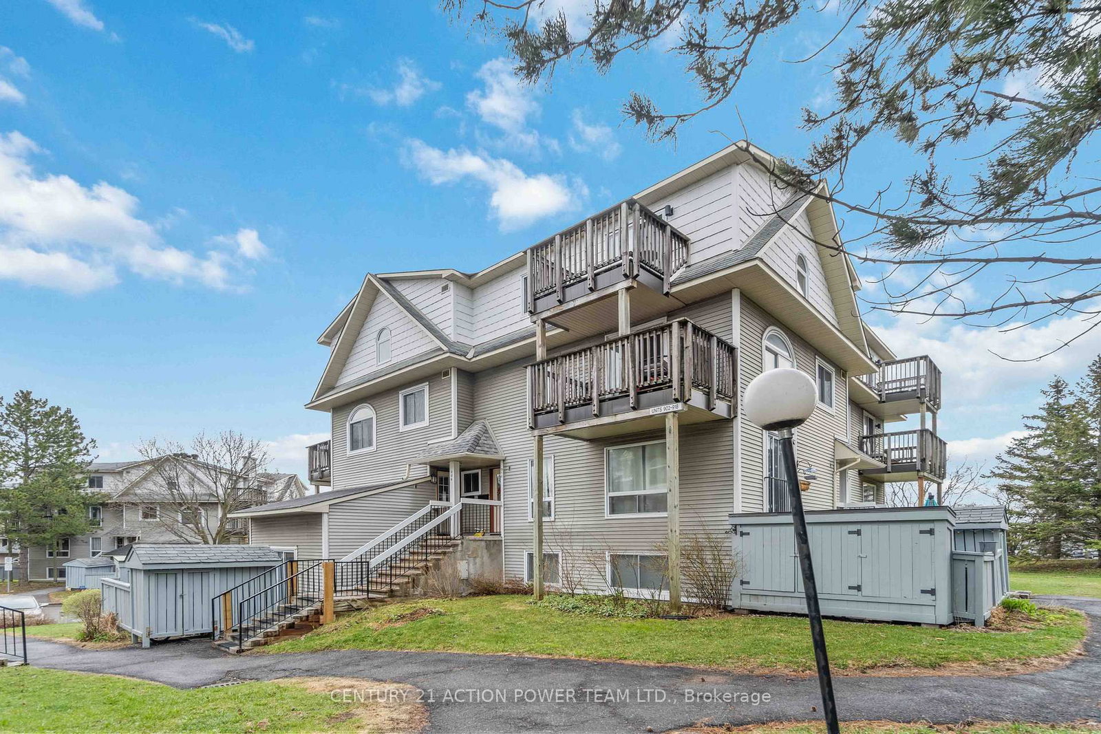 904 TANGUAY Court - Photo 2