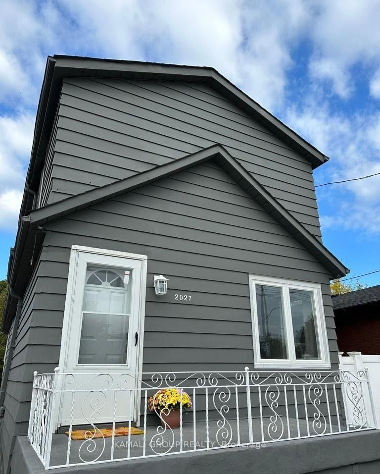 MAIN - 2027 Brampton St, Hamilton, L8H 3S9 | Image 2