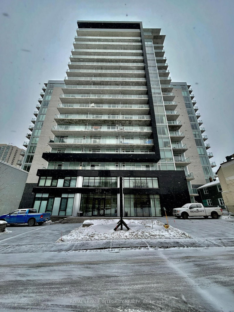 home for lease on 910-255 Bay Street
