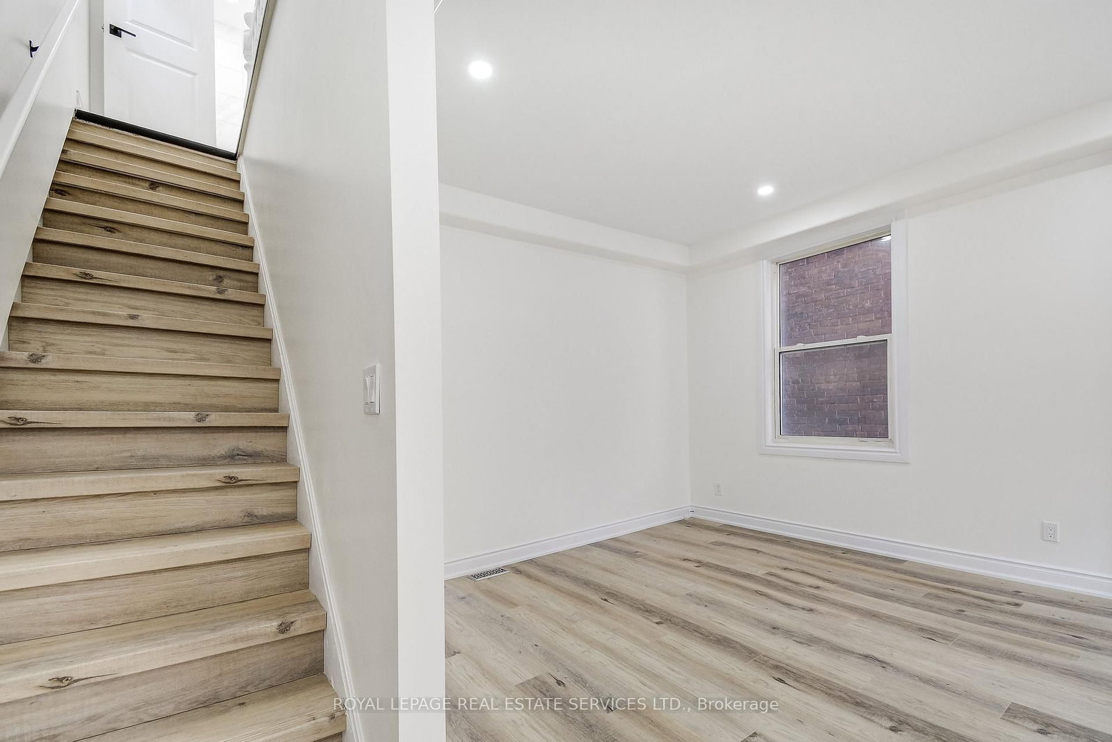 Detached House for lease at 35 Fairleigh Avenue, Hamilton, Ontario, L8L 6H1 - Gibson - MLS: X12967284