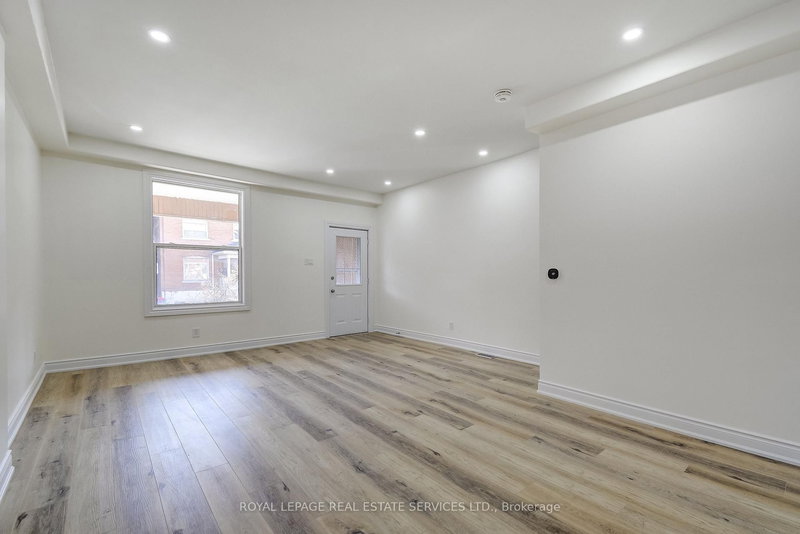 35 Fairleigh Ave N, Hamilton, L8L 6H1 | Image 2