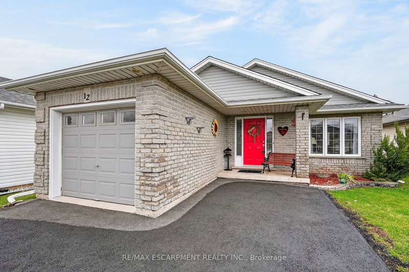 12 Courtney Cres, Welland, L3C 7H9 | Image 2