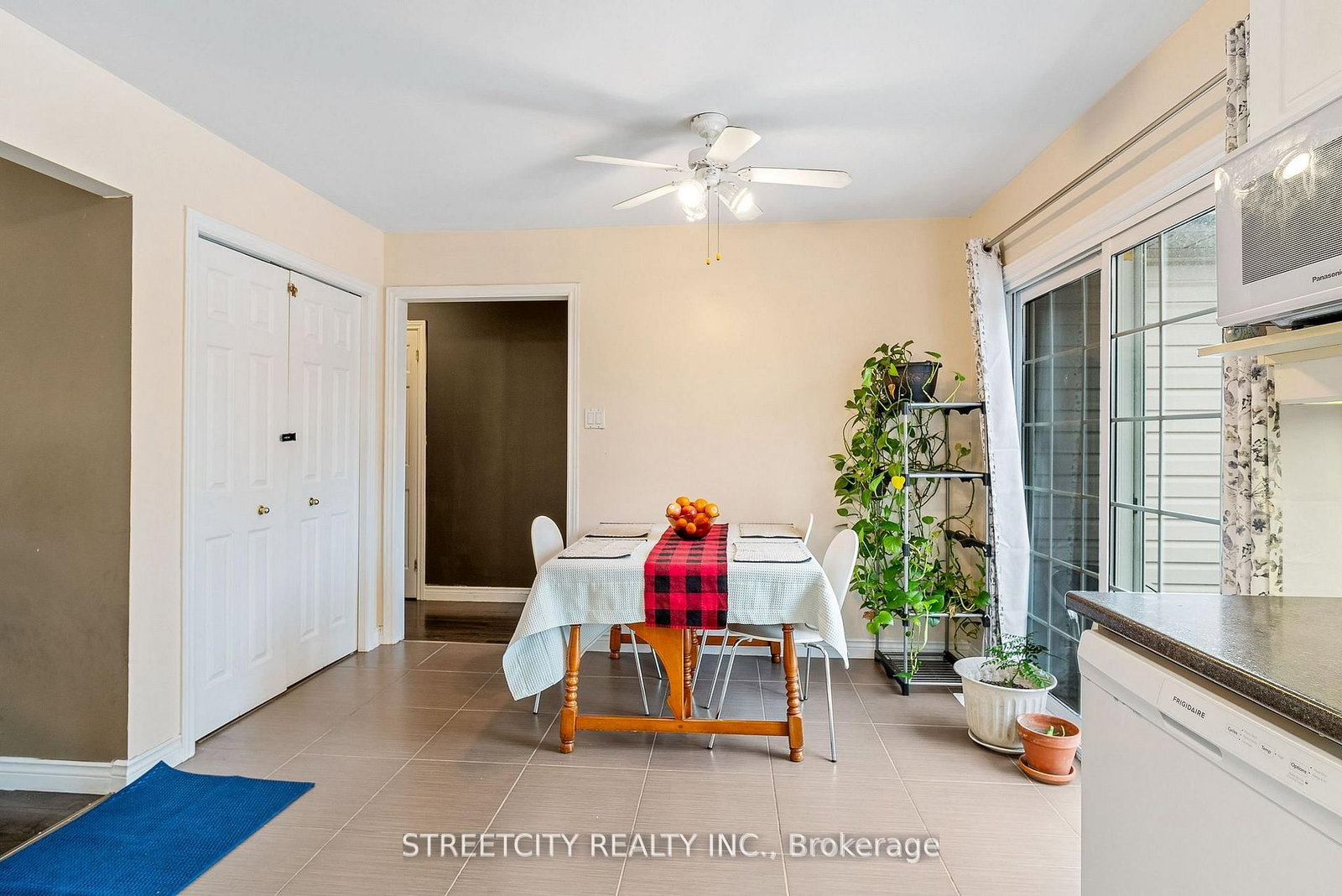 Detached House for sale at 126 Meadowridge Road, London North, Ontario, N6H 5N6 - North M - MLS: X12967394