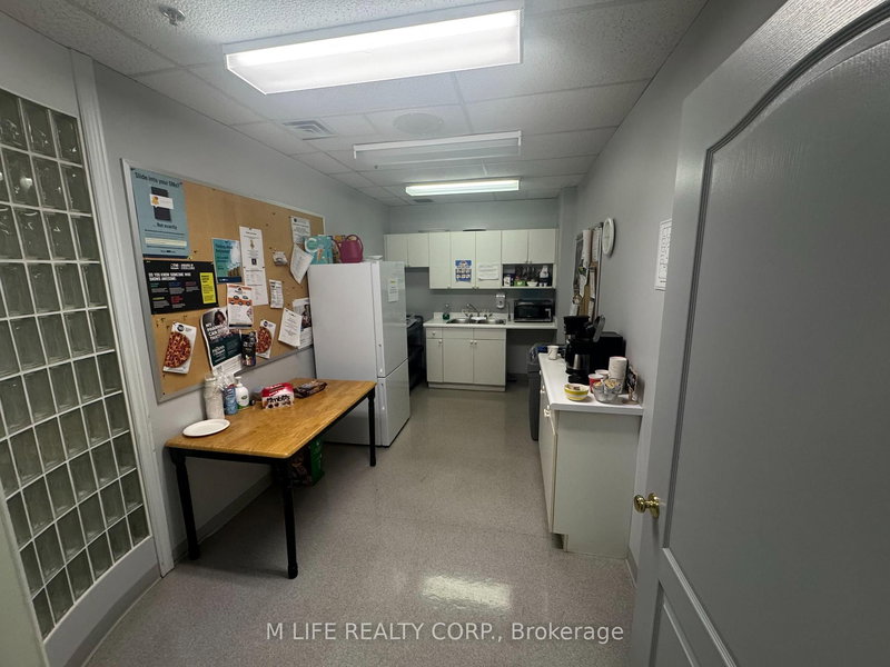 2 - 3550 Schmon Pkwy, Thorold, L2V 4Y6 | Image 3